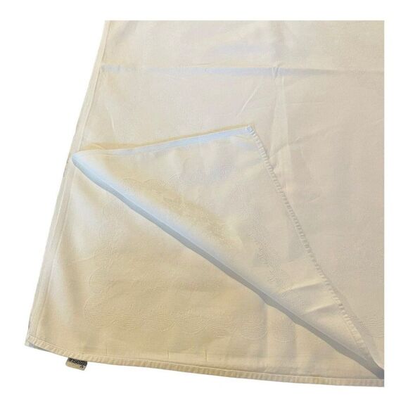 White Floral Jacquard Irisette Spring Vintage Flowers Rectangle Tablecloth 48x81 - Picture 7 of 7